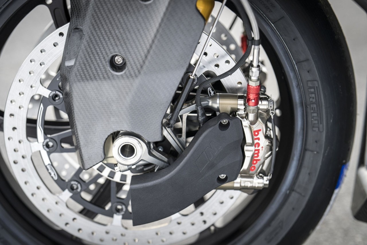 DueruoteTG #238 - Abbiamo guidato in pista la BMW che corre in SBK! 